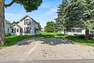 1236 S Detroit St, Bellefontaine, OH 43311 - Photo 2