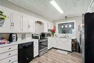 409 S Pine St, Wapakoneta, OH 45895 - Photo 12