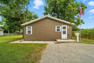 136 E Broadway St, Urbana, OH 43078 - Photo 2