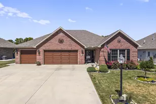 813 W Bentley Cir, Troy, OH 45373 - Photo 2