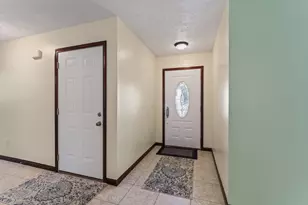 1479 Lantern Ln, Troy, OH 45373 - Photo 4