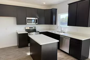 1216 Wind Rock Ct, Tipp City, OH 45371 - Photo 2