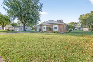 322 Cole Dr, Wapakoneta, OH 45895 - Photo 2