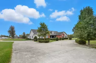 17092 Hauss Rd, Wapakoneta, OH 45895 - Photo 6