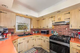 9 E Silver St, Wapakoneta, OH 45895 - Photo 12