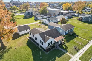 9 E Silver St, Wapakoneta, OH 45895 - Photo 2