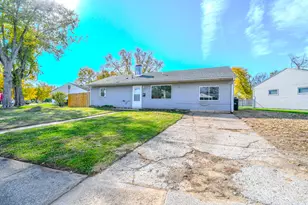 128 Marchmont Dr, Fairborn, OH 45324 - Photo 2