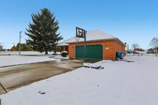 915 Winston Ln, Tipp City, OH 45371 - Photo 50