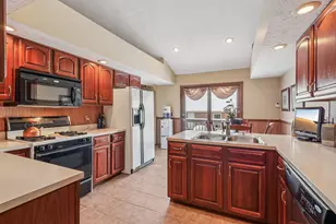 915 Winston Ln, Tipp City, OH 45371 - Photo 10