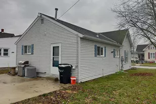 306 W Plum St, Wapakoneta, OH 45895 - Photo 4