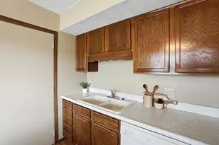 2951 Archer Ln, Springfield, OH 45503 - Photo 10