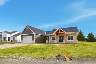 2677 Summer Rambo Ct, Lima, OH 45806 - Photo 2