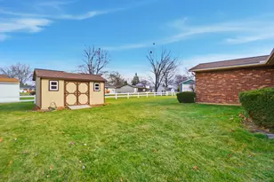 918 Carnation Dr, Wapakoneta, OH 45895 - Photo 4