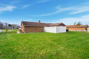 918 Carnation Dr, Wapakoneta, OH 45895 - Photo 6