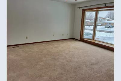 818 Aster Drive, Wapakoneta, OH 45895 - Photo 8