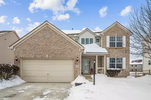161 Chestnut Estates Dr, Commercial Point, OH 43116 - Photo 2