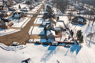 825 Chaucer Lane, Tipp City, OH 45371 - Photo 70