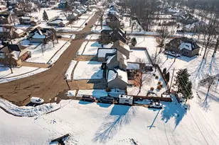 825 Chaucer Ln, Tipp City, OH 45371 - Photo 70