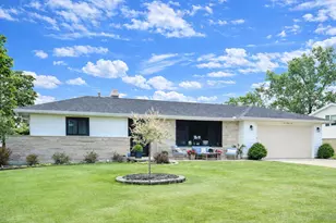 309 Cole Dr, Wapakoneta, OH 45895 - Photo 2