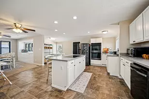 525 N Main St, Bellefontaine, OH 43311 - Photo 14