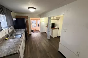 404 N Troy St, Bellefontaine, OH 43311 - Photo 6