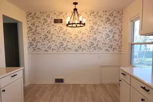 1124 Erie Ave, Bellefontaine, OH 43311 - Photo 2