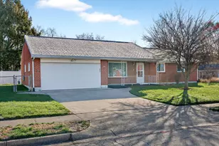 634 Martin Dr, Xenia, OH 45385 - Photo 2