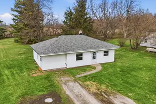 1166 W Sparrow Rd, Springfield, OH 45502 - Photo 1