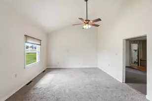 1166 W Sparrow Rd, Springfield, OH 45502 - Photo 14