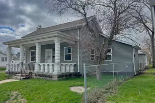 11 S Water St, Wapakoneta, OH 45895 - Photo 2