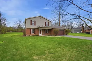 2255 Woodstock Ct, Troy, OH 45373 - Photo 4