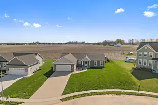 1706 Applejack Dr, Wapakoneta, OH 45895 - Photo 2