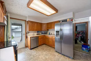 641 N Detroit St, Bellefontaine, OH 43311 - Photo 8