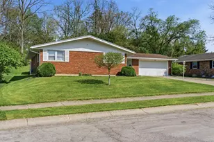 422 Sherwood Park Dr, Springfield, OH 45505 - Photo 2