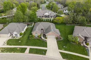 9842 Scotch Pine Dr, Springboro, OH 45066 - Photo 2