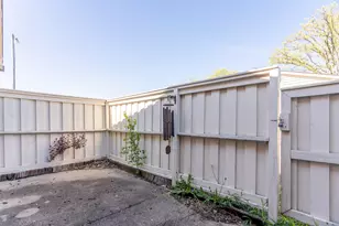 1238 Hollowbrook Dr, Dayton, OH 45458 - Photo 24