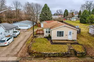 216 Carter Ave, Bellefontaine, OH 43311 - Photo 2