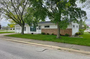 1002 Middle St, Wapakoneta, OH 45895 - Photo 2
