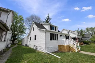 409 Gibbs Ave, Wapakoneta, OH 45895 - Photo 2