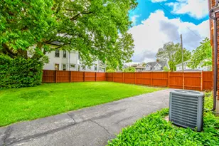 370 E Cassilly St, Springfield, OH 45503 - Photo 4