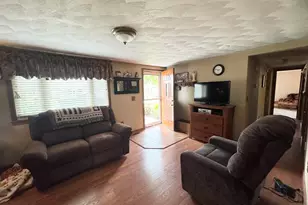 208 Lincoln Dr, Celina, OH 45822 - Photo 2