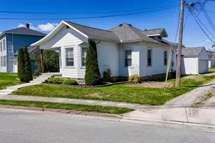 105 S Pine St, Wapakoneta, OH 45895 - Photo 2