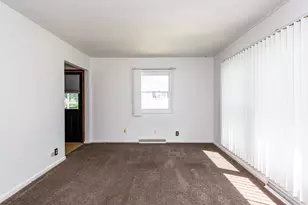 810 Meadow Ln, Troy, OH 45373 - Photo 4