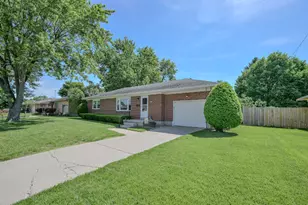 2606 Cavins Dr, Springfield, OH 45503 - Photo 2