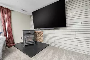 323 E Wapakoneta St, Waynesfield, OH 45896 - Photo 20