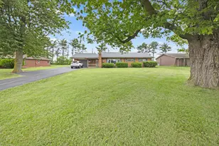 323 E Wapakoneta St, Waynesfield, OH 45896 - Photo 2