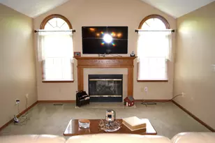 858 Trent Close, Springfield, OH 45503 - Photo 2