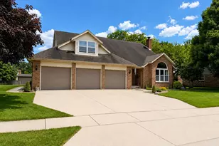 1715 Fenway Ct, Saint Marys, OH 45885 - Photo 2