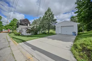1302 N Yellow Springs St, Springfield, OH 45504 - Photo 22
