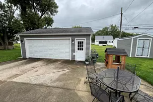 1013 Motz St, Saint Marys, OH 45885 - Photo 2